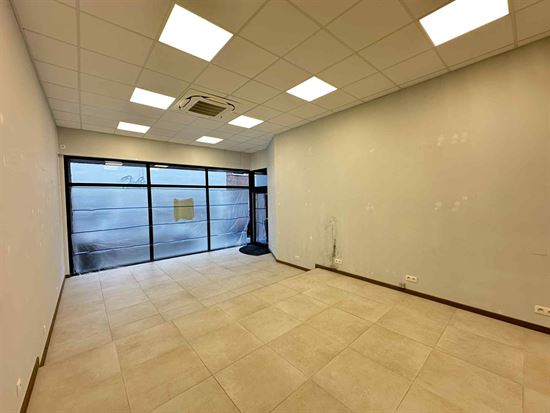 Handelsgelijkvloers in het centrum van Duffel.