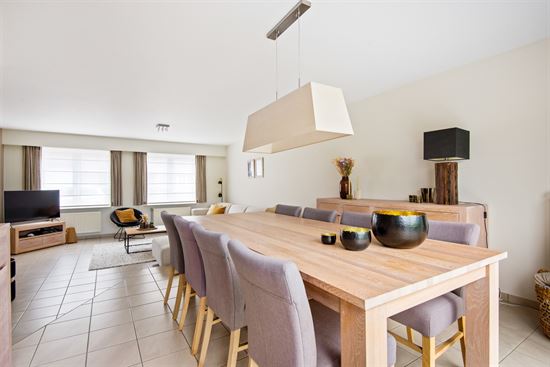 Rijwoning met een breedte van 13 meter met 3 zeer grote slaapkamers.