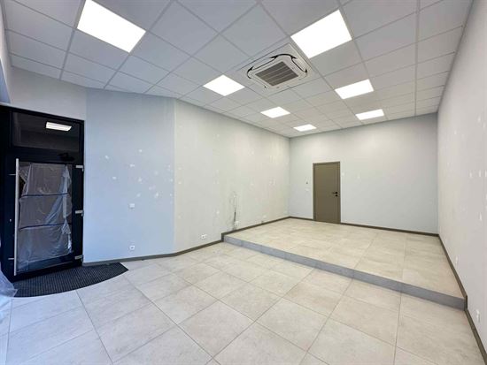 Instapklaar en energiezuinig handelspand op topligging in centrum Duffel