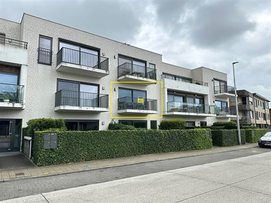 Recent app. met 2 slpks, terras en carport