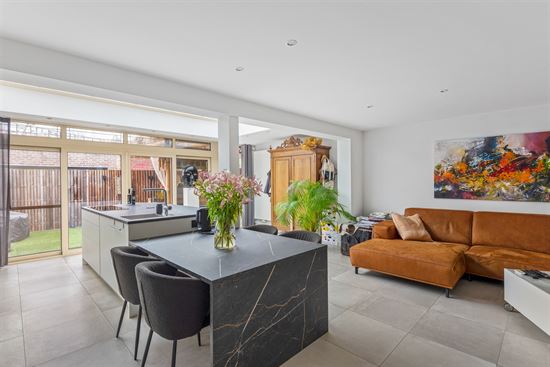 Prachtige HOB met 2 slpks en een dubbele garage.