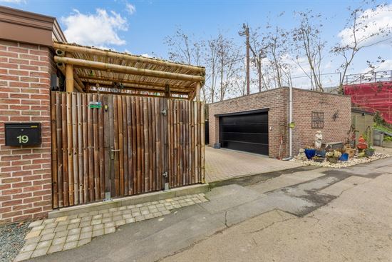 Prachtige HOB met 2 slpks en een dubbele garage.