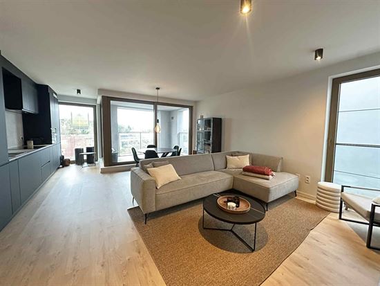 Recent appartement met 1 slaapkamer, terras en autostaanplaats.