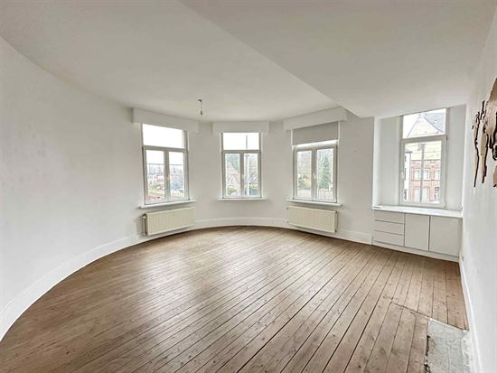 Uniek appartement met 2 slaapkamers achter iconische gevel.