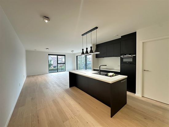 Prachtig nieuwbouw app. met garage en terras.