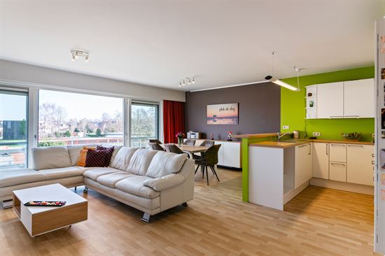 Verzorgd appartement (2008) met 2 slaapkamers, terras en lift