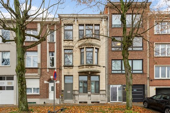Instapklare karakterwoning met kangeroemogelijkheden en zuidoostgerichte terrassen