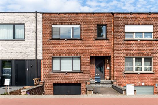 Op te frissen woning met 3 slaapkamers, tuin en potentieel op centrale locatie in Duffel