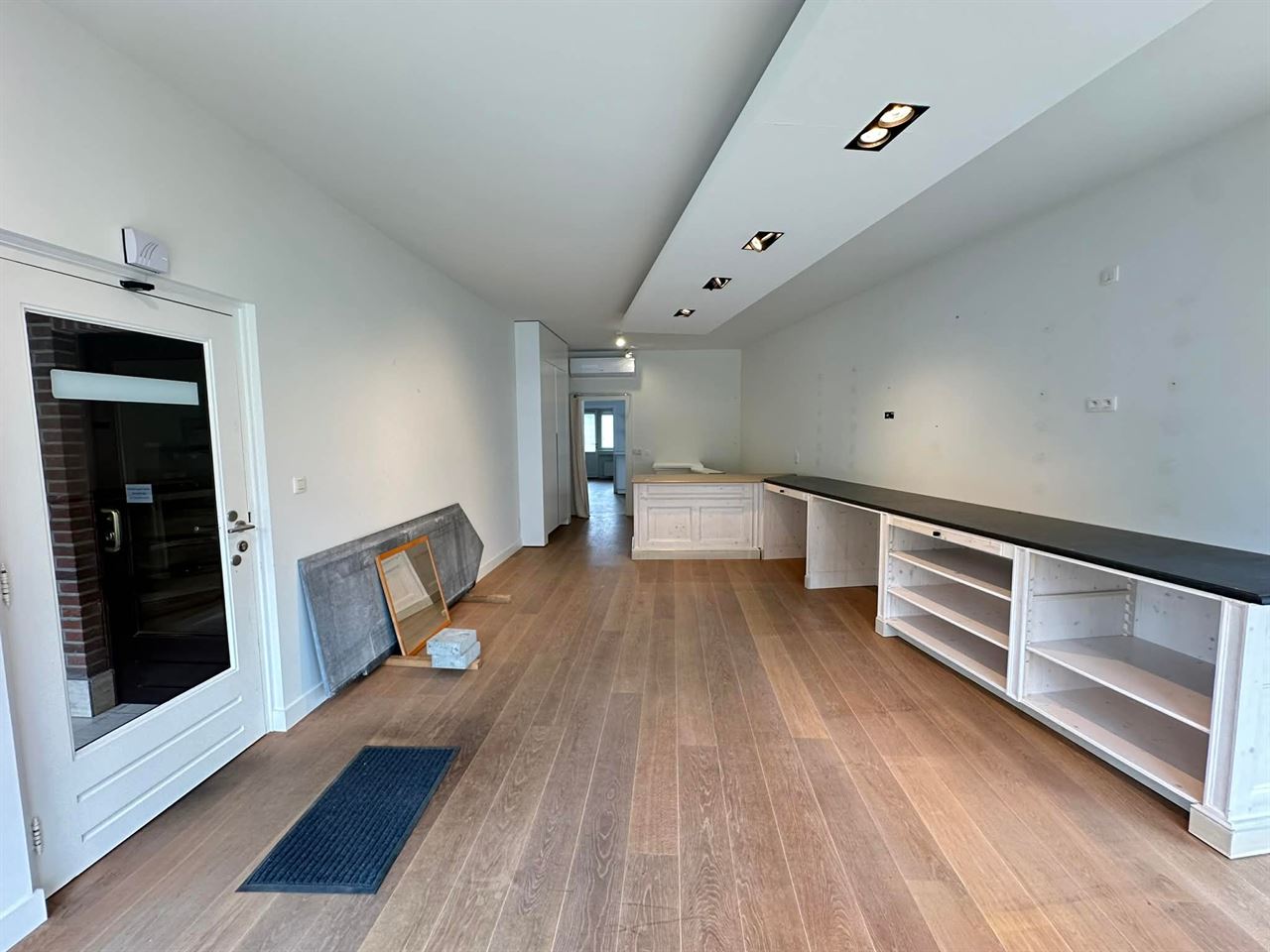 Prachtig handelsgelijkvloers op toplocatie in het centrum van Hove.