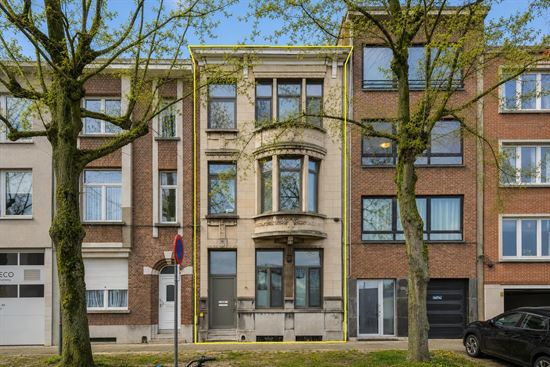Karaktervolle herenwoning met optie praktijkruimte, kangoeroewoning of ruime gezinswoning