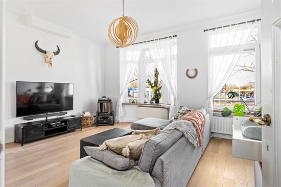 Karaktervolle herenwoning met praktijkruimte, kangoeroemogelijkheid of ruime gezinswoning