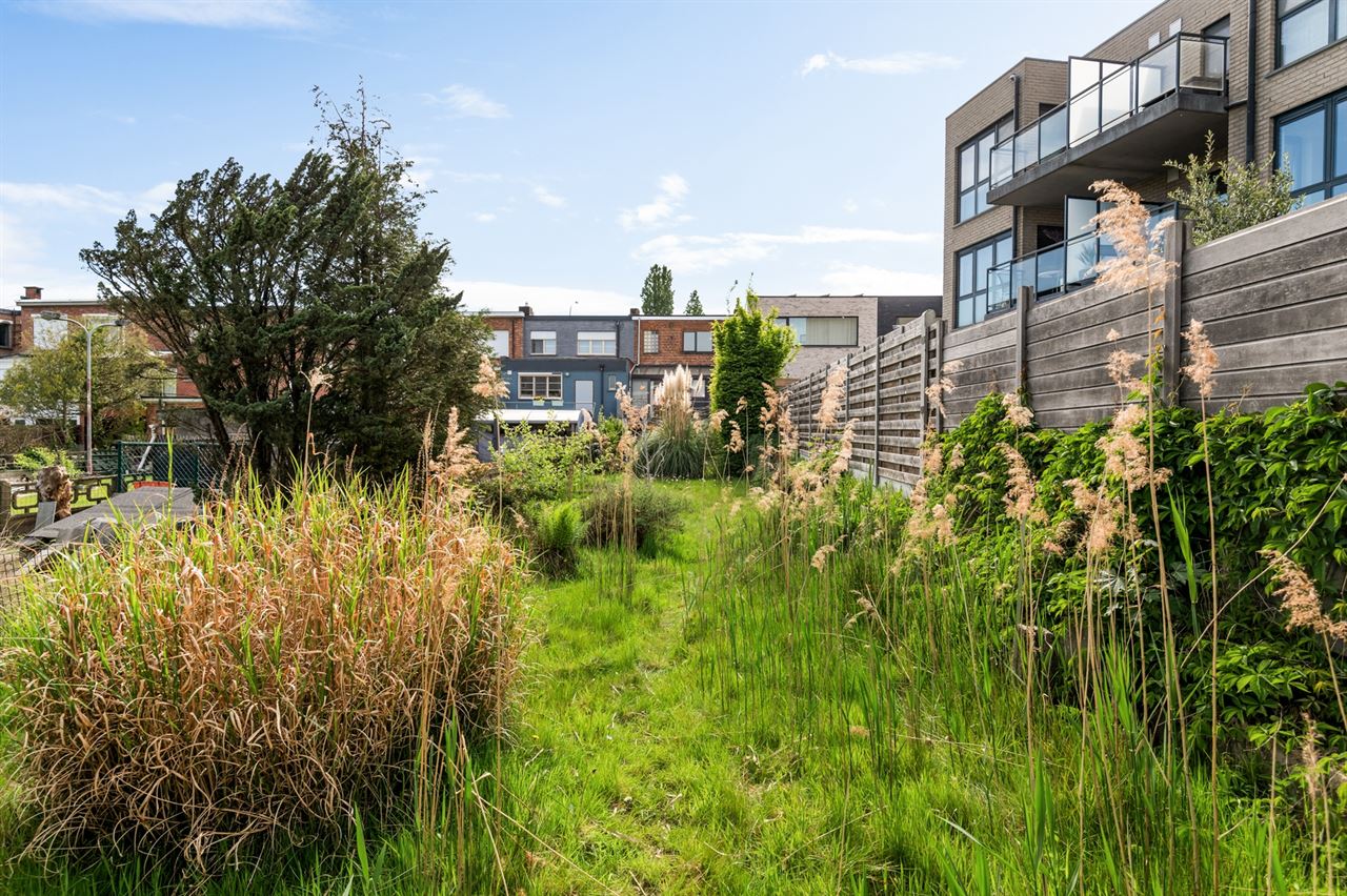Op te frissen woning met 3 slaapkamers, tuin en potentieel op centrale locatie in Duffel