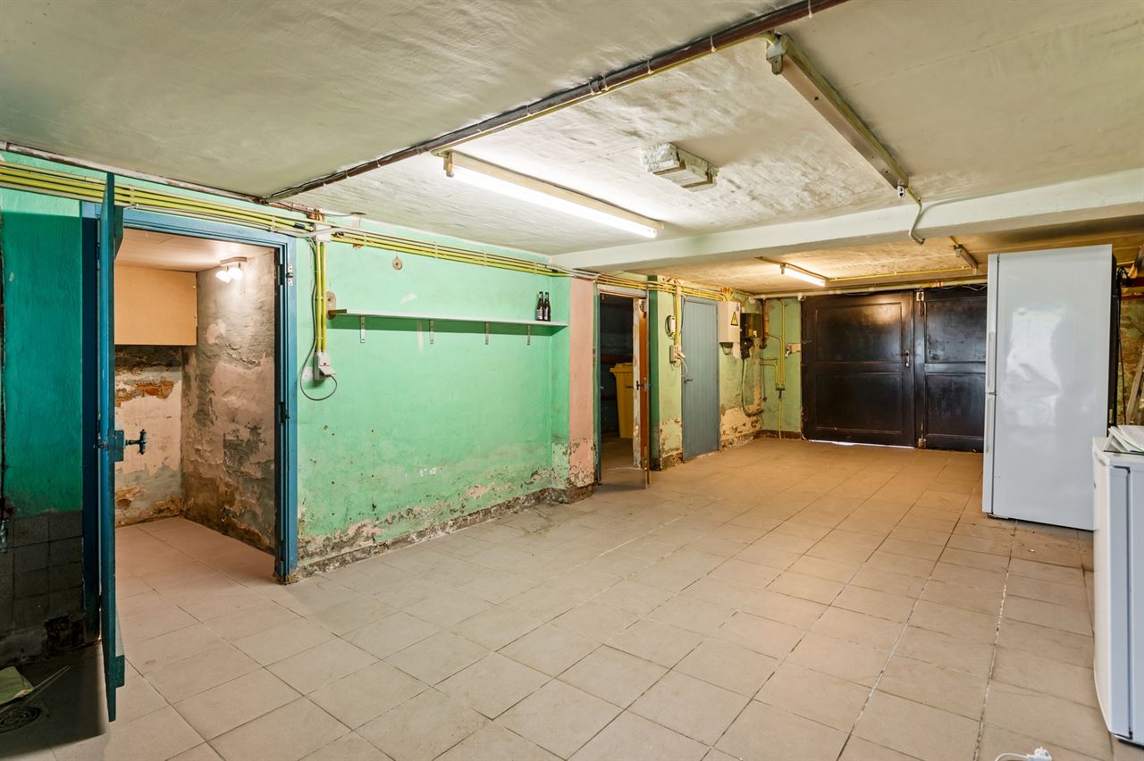 Op te frissen woning met 3 slaapkamers, tuin en potentieel op centrale locatie in Duffel