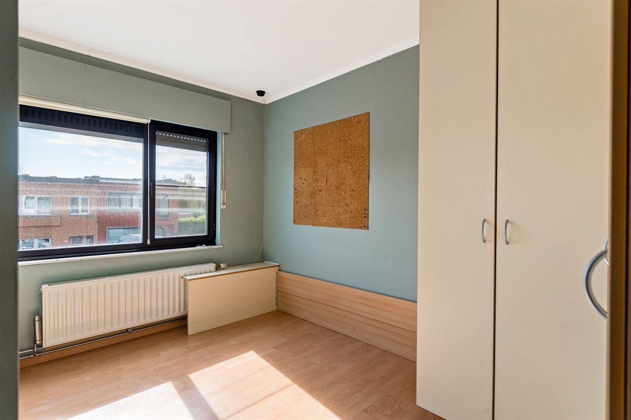 Op te frissen woning met 3 slaapkamers, tuin en potentieel op centrale locatie in Duffel