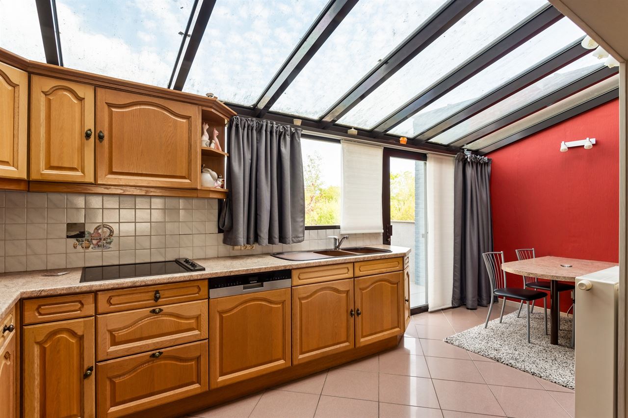 Op te frissen woning met 3 slaapkamers, tuin en potentieel op centrale locatie in Duffel