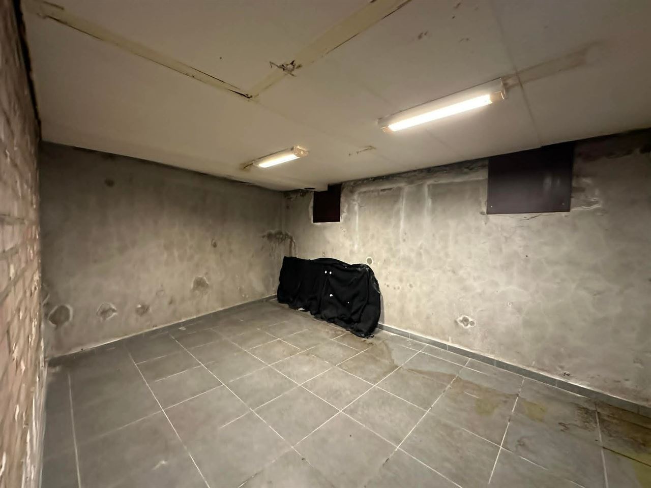 Prachtig handelsgelijkvloers op toplocatie in het centrum van Hove.