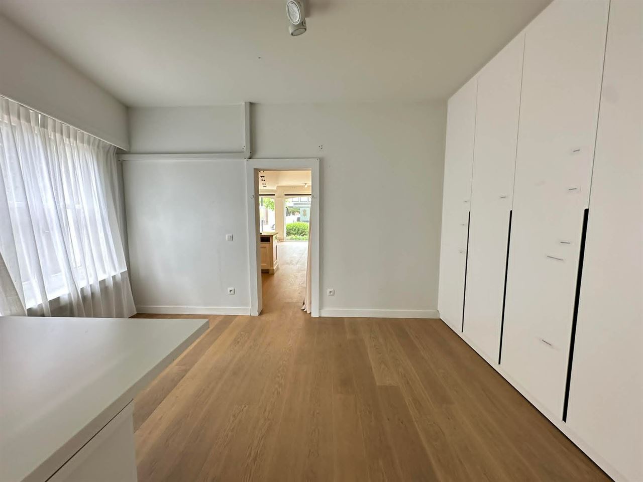Prachtig handelsgelijkvloers op toplocatie in het centrum van Hove.