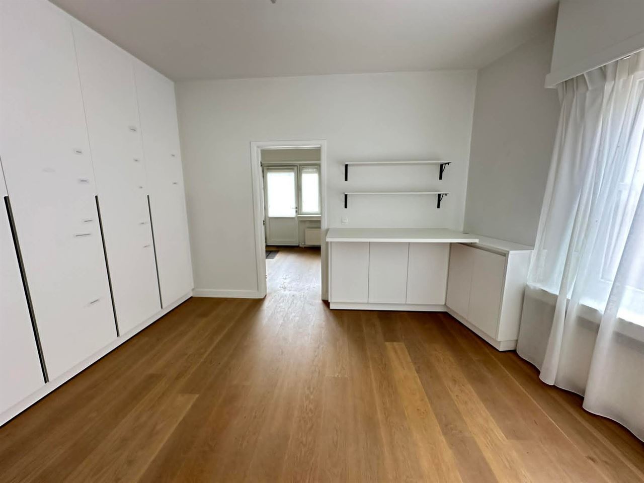 Prachtig handelsgelijkvloers op toplocatie in het centrum van Hove.