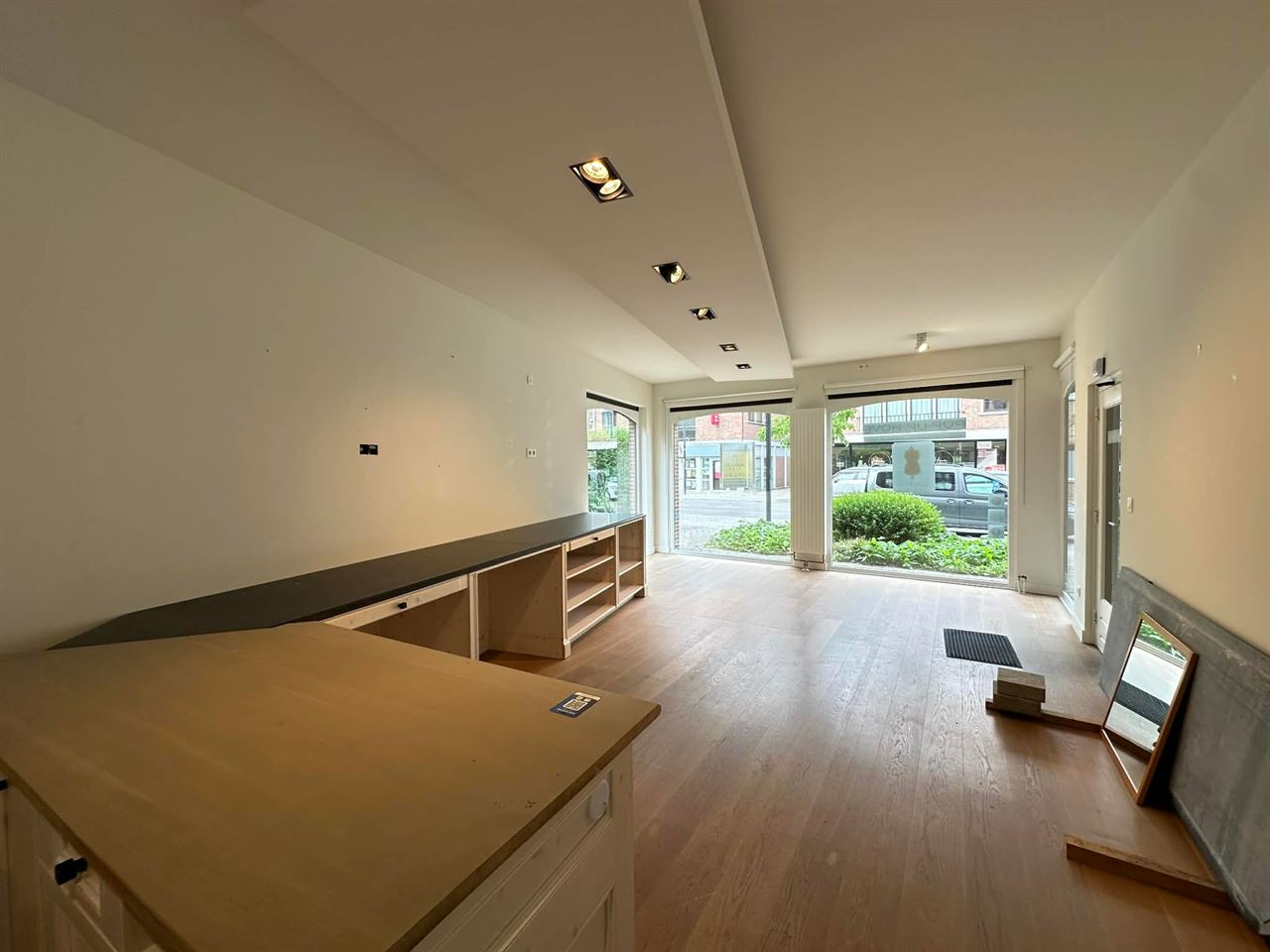 Prachtig handelsgelijkvloers op toplocatie in het centrum van Hove.