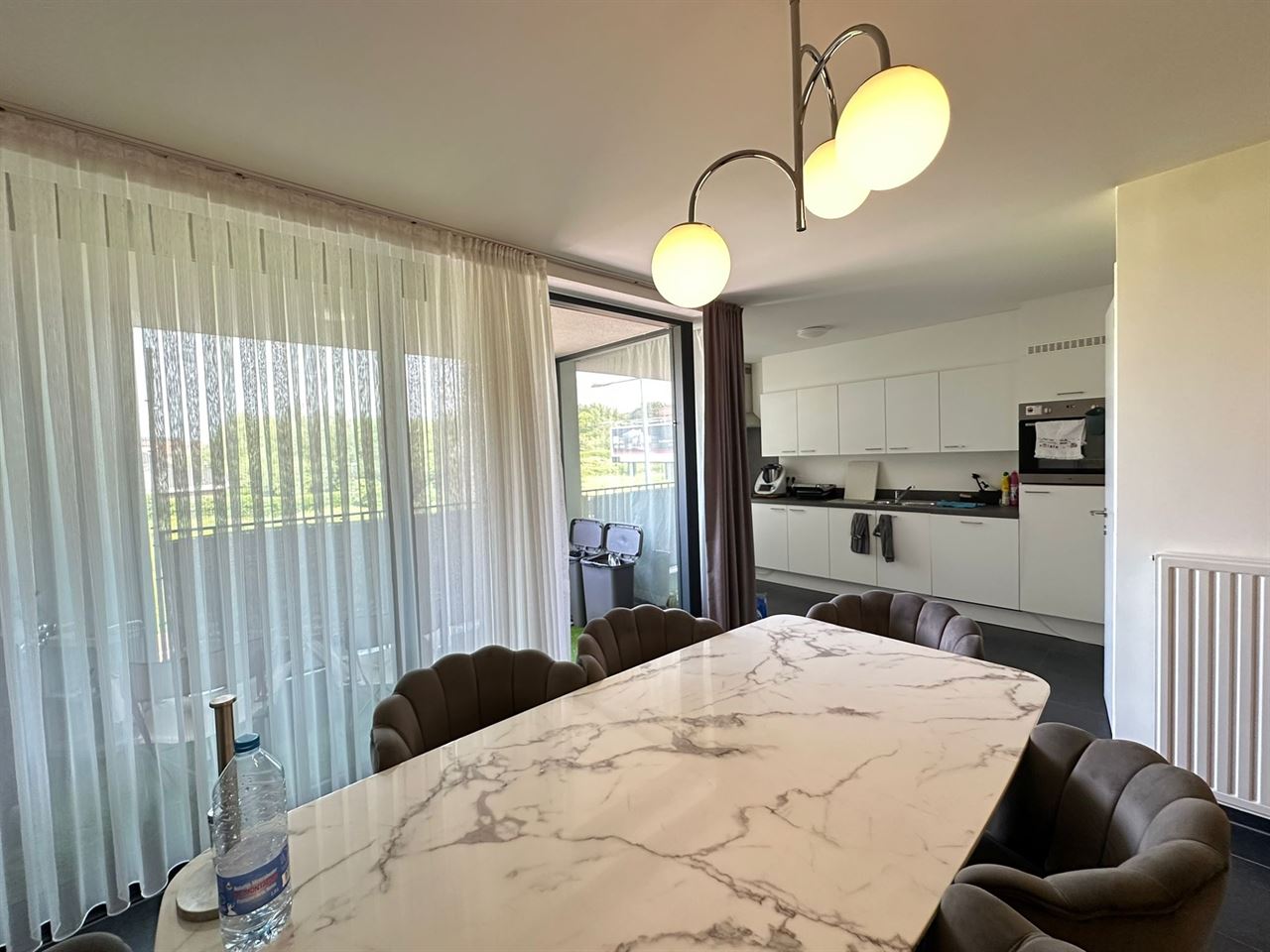Prachtig 3-slaapkamer appartement met 2 terrassen en garage.