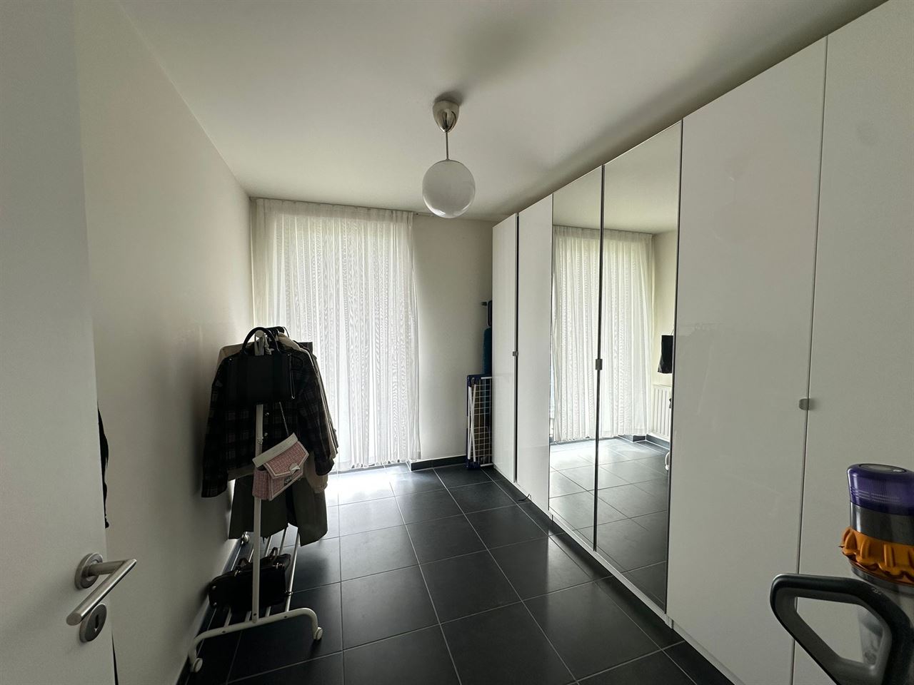 Prachtig 3-slaapkamer appartement met 2 terrassen en garage.