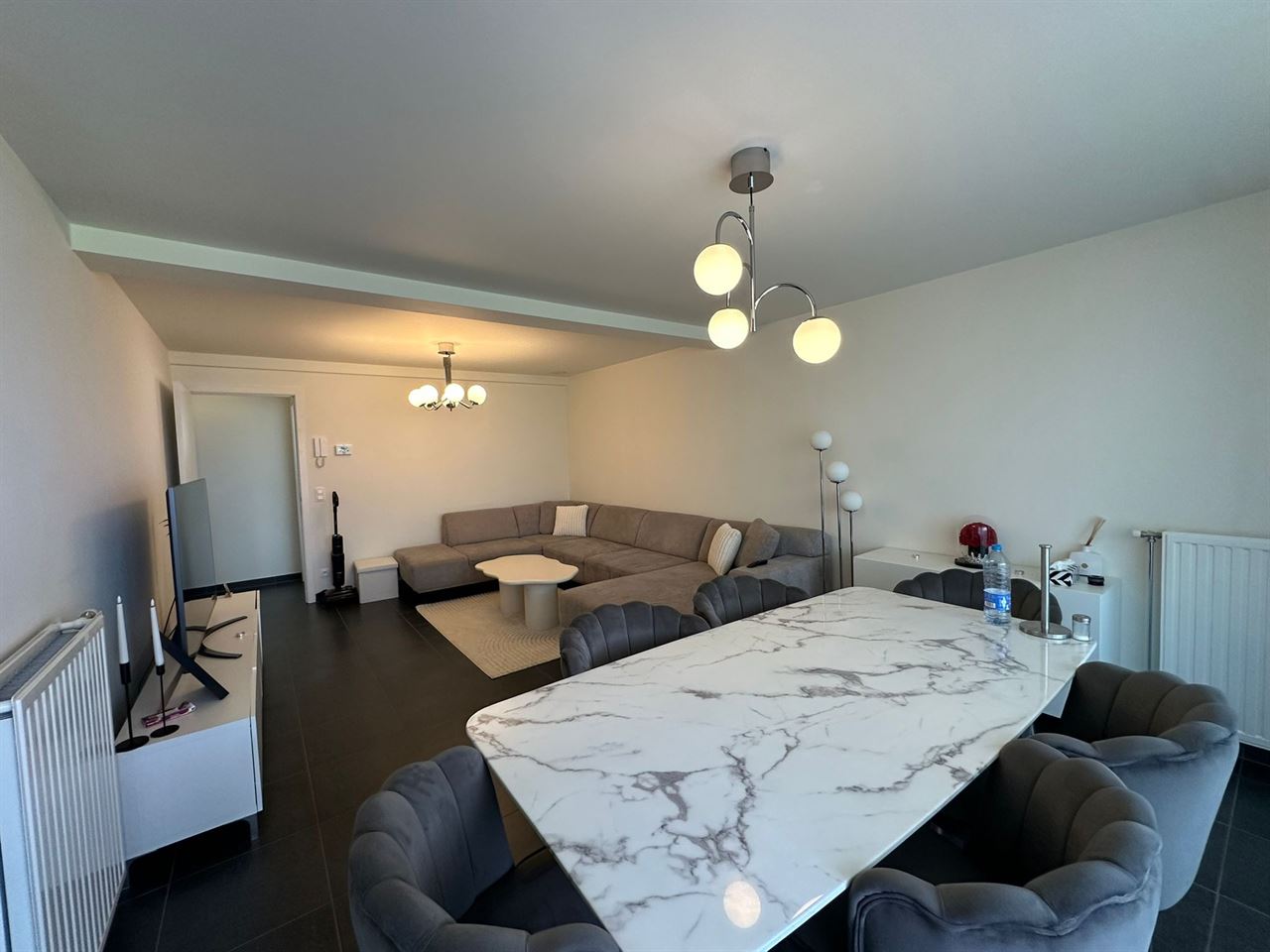 Prachtig 3-slaapkamer appartement met 2 terrassen en garage.