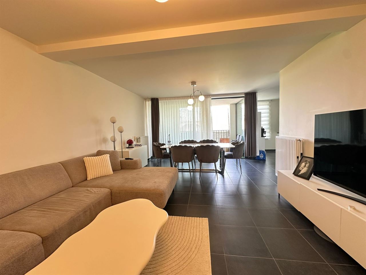 Prachtig 3-slaapkamer appartement met 2 terrassen en garage.
