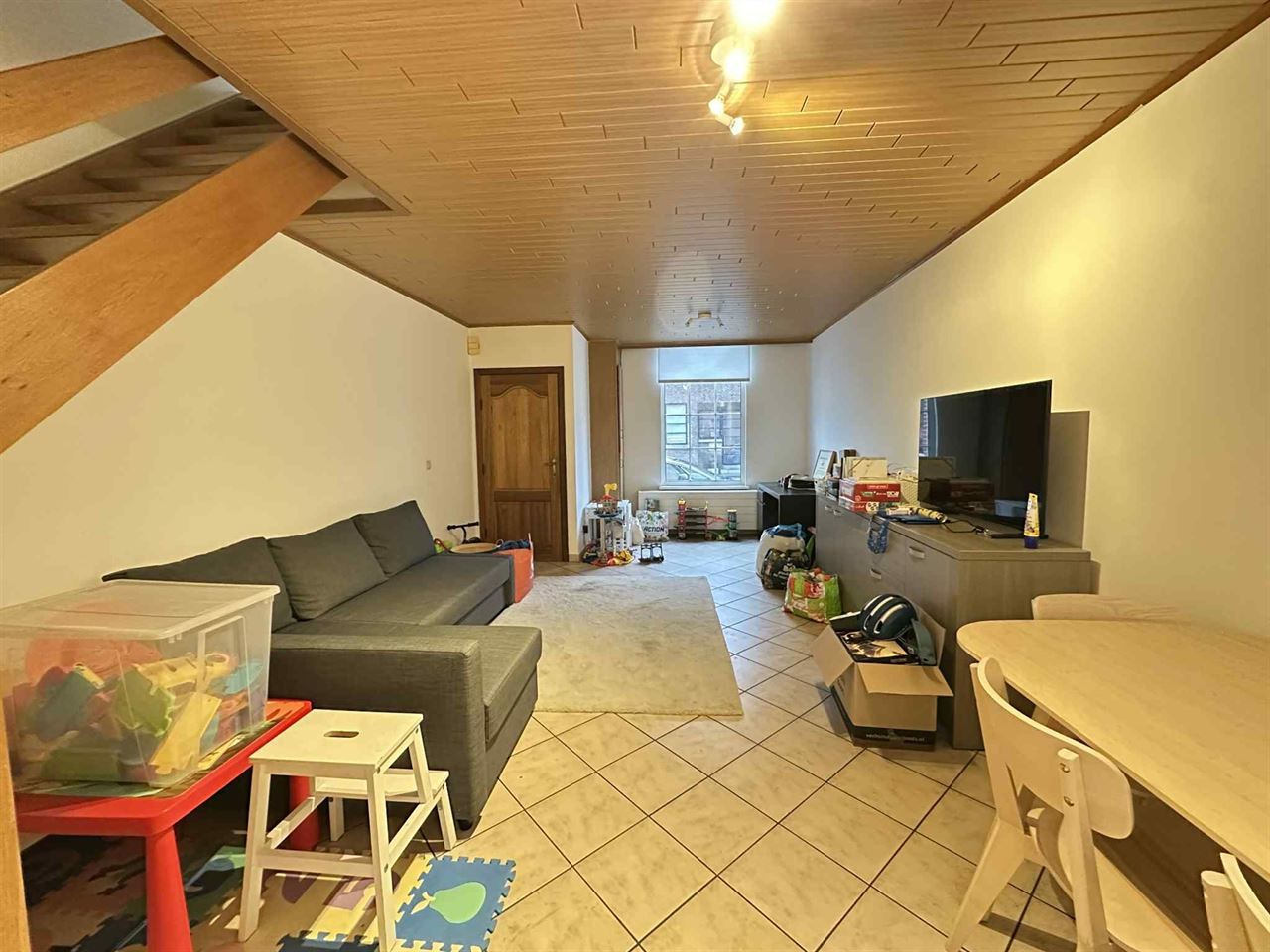 Rijwoning met 3 slaapkamers en ZW tuin.