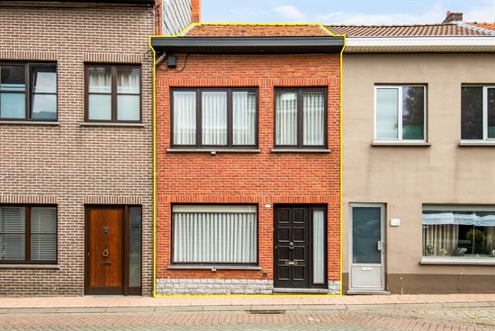 Op te frissen woning met praktische achteruitgang en tuin