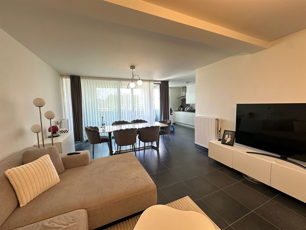 Prachtig 3-slaapkamer appartement met 2 terrassen en garage.