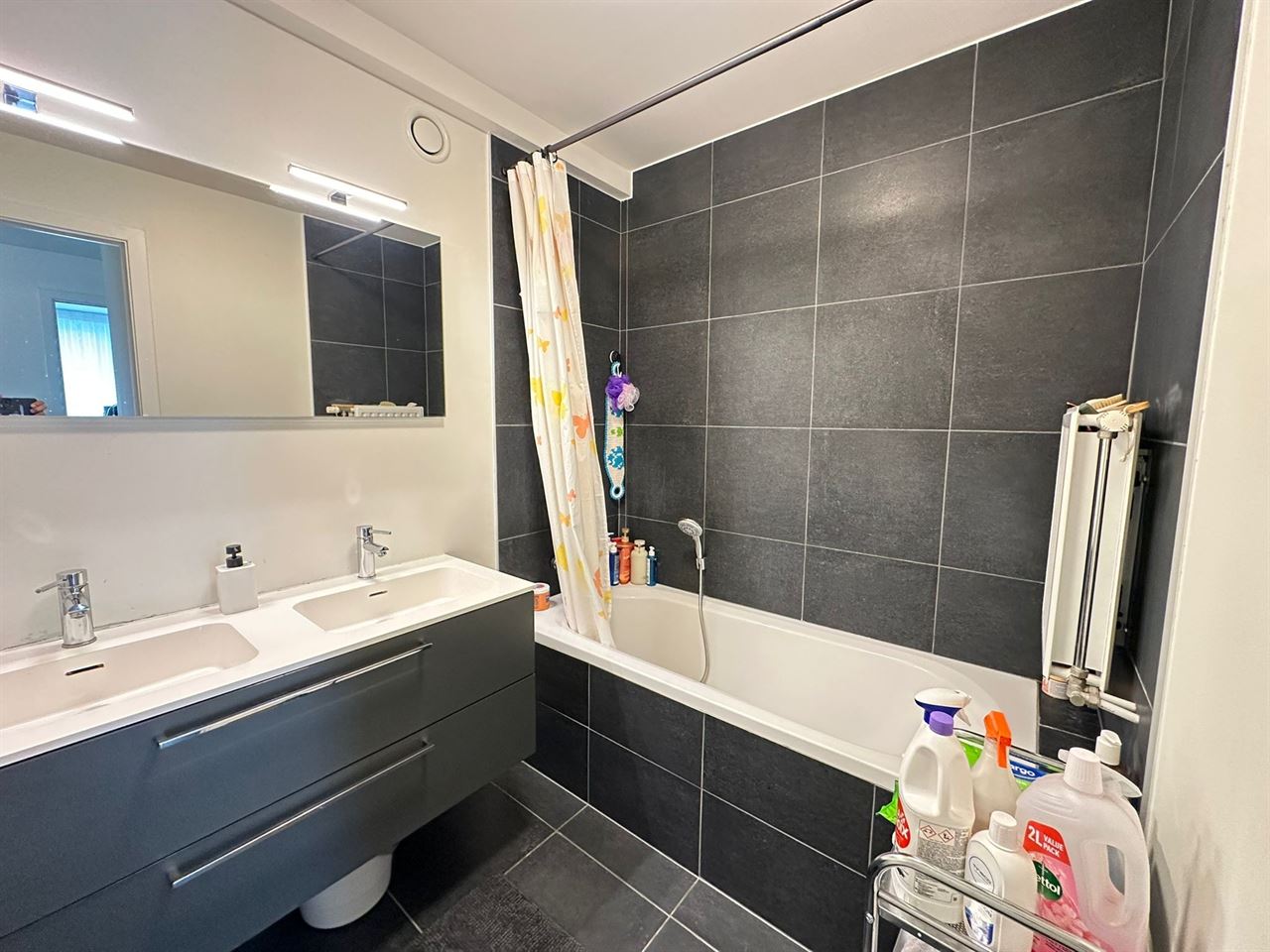 Prachtig 3-slaapkamer appartement met 2 terrassen en garage.