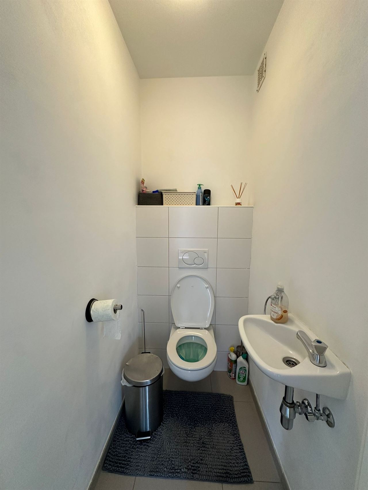 Ruim app. met 2 SLPK, terras en autostaanplaats.