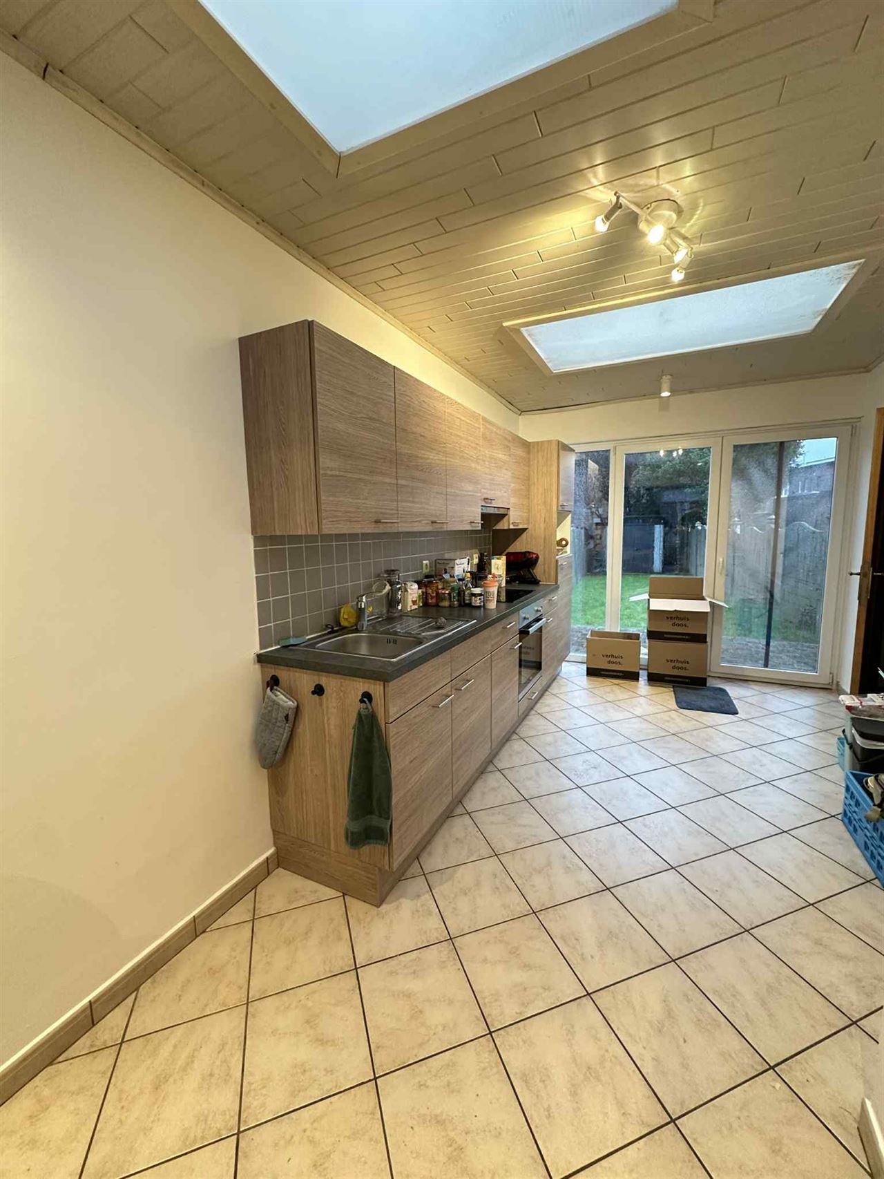 Rijwoning met 3 slaapkamers en ZW tuin.