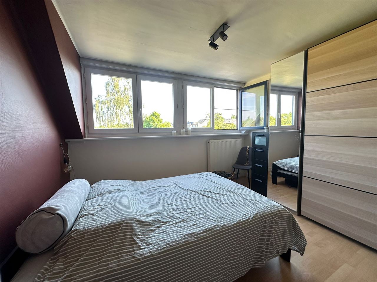 Charmante woning met 2 slaapkamers en tuin met zicht op groen.
