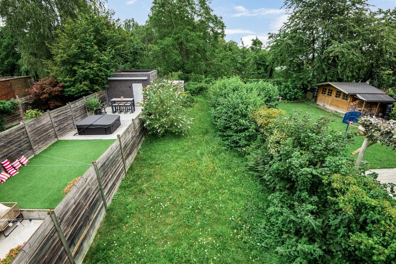 Gelijkvloers appartement met ruime tuin en geen gemeenschappelijke kosten