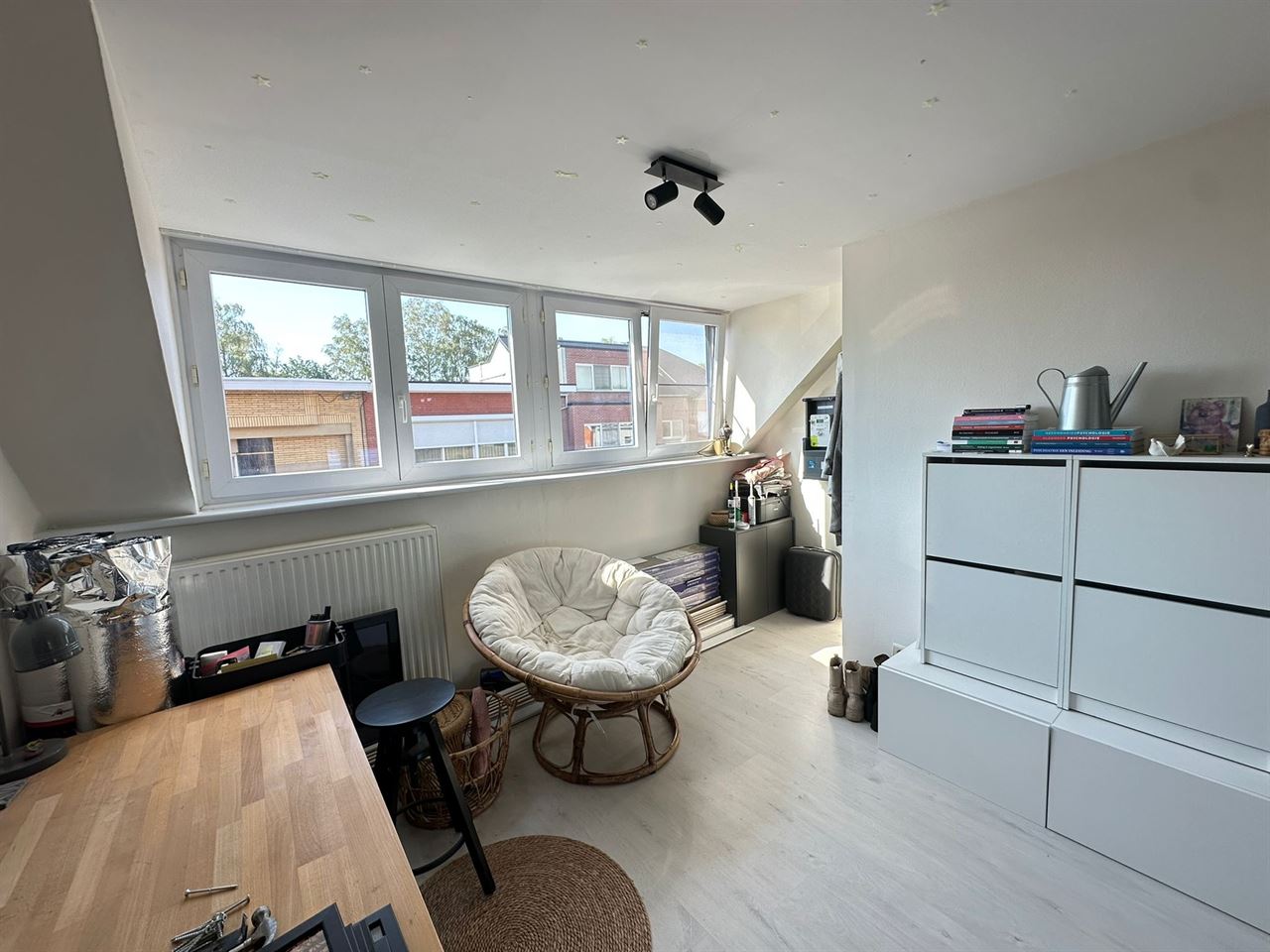 Charmante woning met 2 slaapkamers en tuin met zicht op groen.