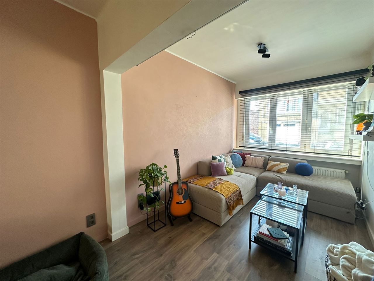 Charmante woning met 2 slaapkamers en tuin met zicht op groen.