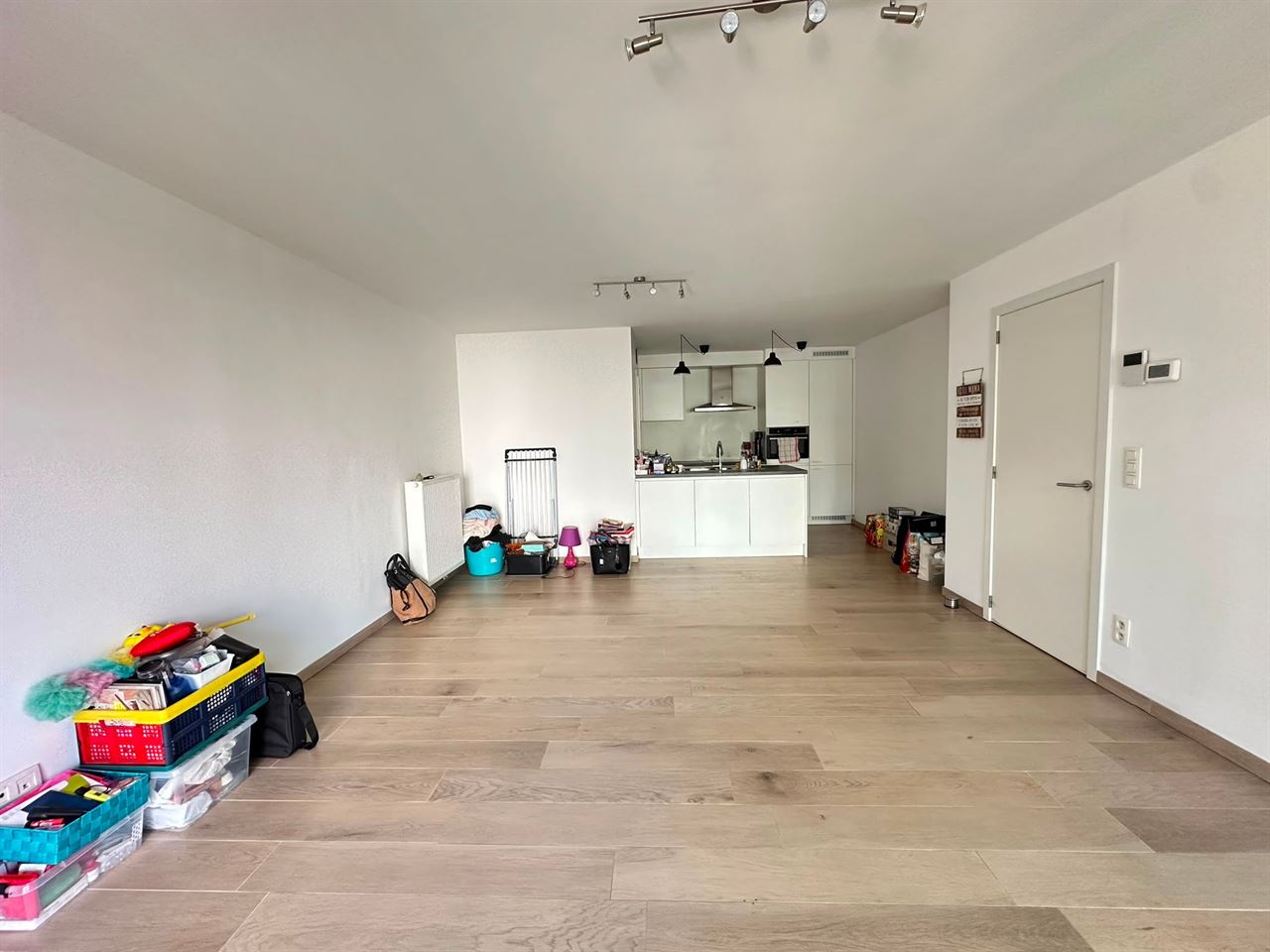 Recent appartement met 3 slaapkamers, terras en kelder.