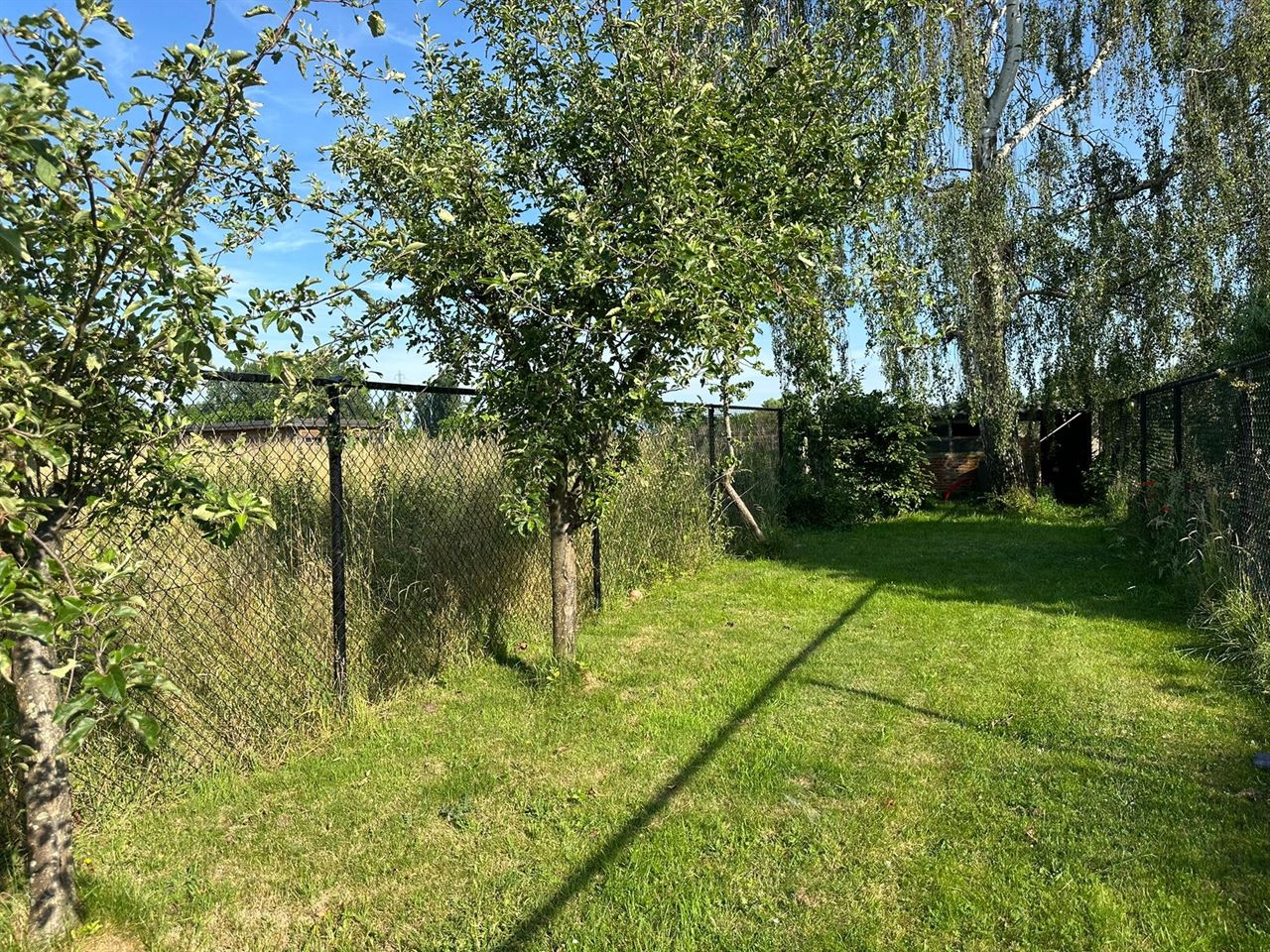 Charmante woning met 2 slaapkamers en tuin met zicht op groen.