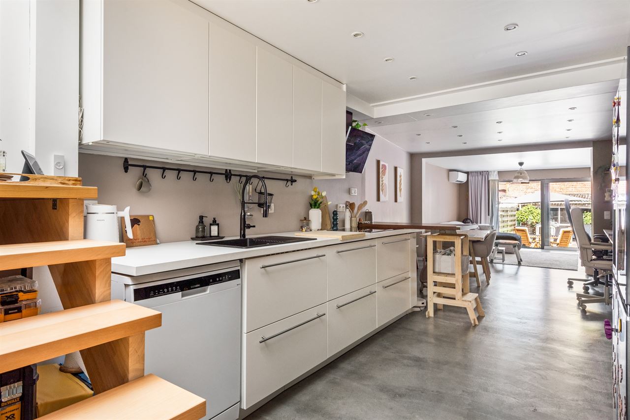 Instapklare, stijlvol gerenoveerde woning met tuin in het hart van Rumst