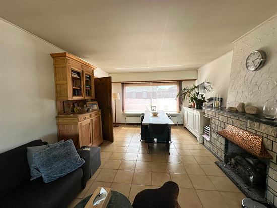 Ruime open bebouwing met 3 slaapkamers, garage en tuin.