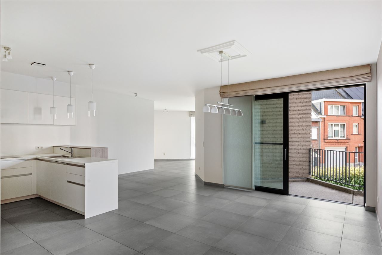 Instapklaar appartement met EPC A, terras en parking