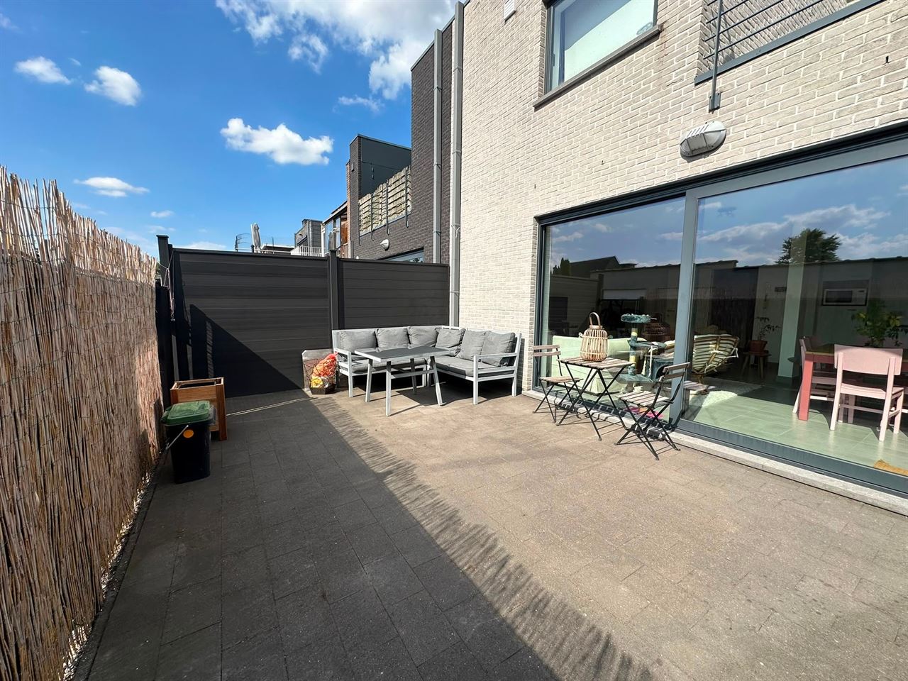 GLV app. met 1 slpk, terras en autostaanplaats.