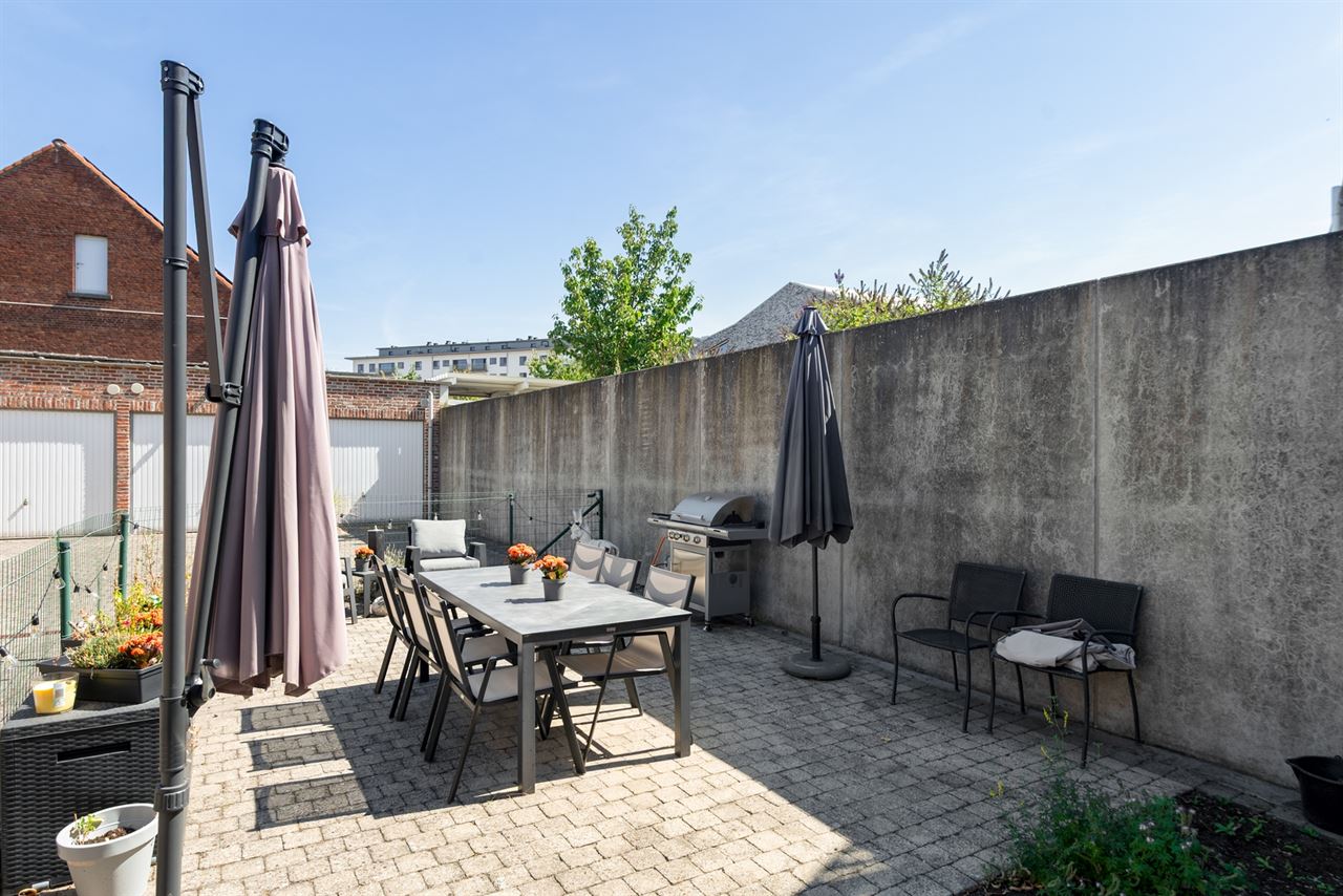 Instapklaar appartement met 2 slaapkamers, ruim terras en garage