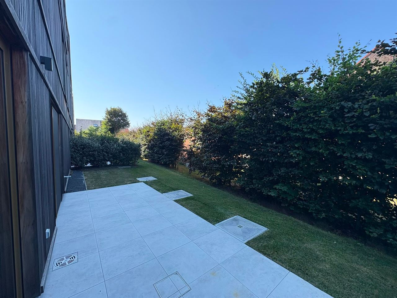 Modern gelijkvloers appartement met tuin, EPC A en autostaanplaats
