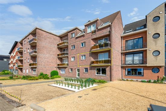 Ruim appartement met 2 slpks, kelder, 2 terrassen en garage.