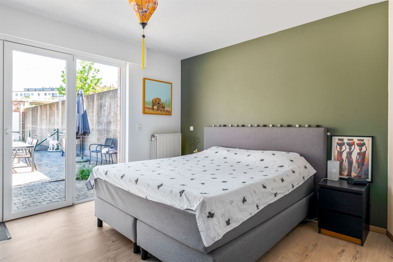Instapklaar appartement met 2 slaapkamers, ruim terras en garage