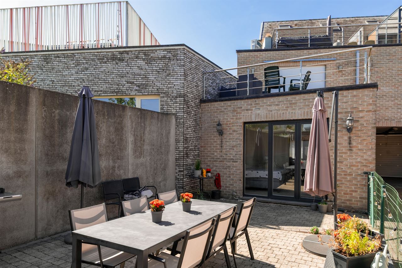 Instapklaar appartement met 2 slaapkamers, ruim terras en garage