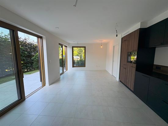 Modern gelijkvloers appartement met tuin, EPC A en autostaanplaats