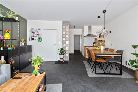 Instapklaar appartement met 2 slaapkamers, ruim terras en garage